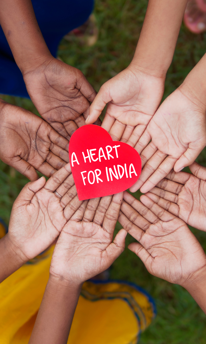 Image with hands holding a heart that says: A heart for India